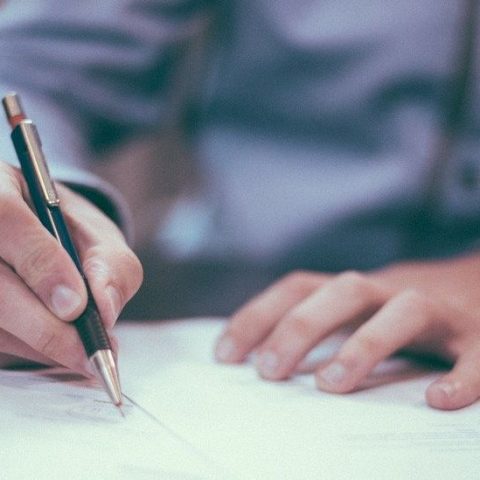 Signing Documents - Image by Free-Photos from Pixabay