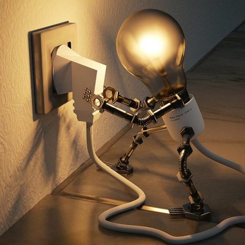 Light bulb plugging itself in