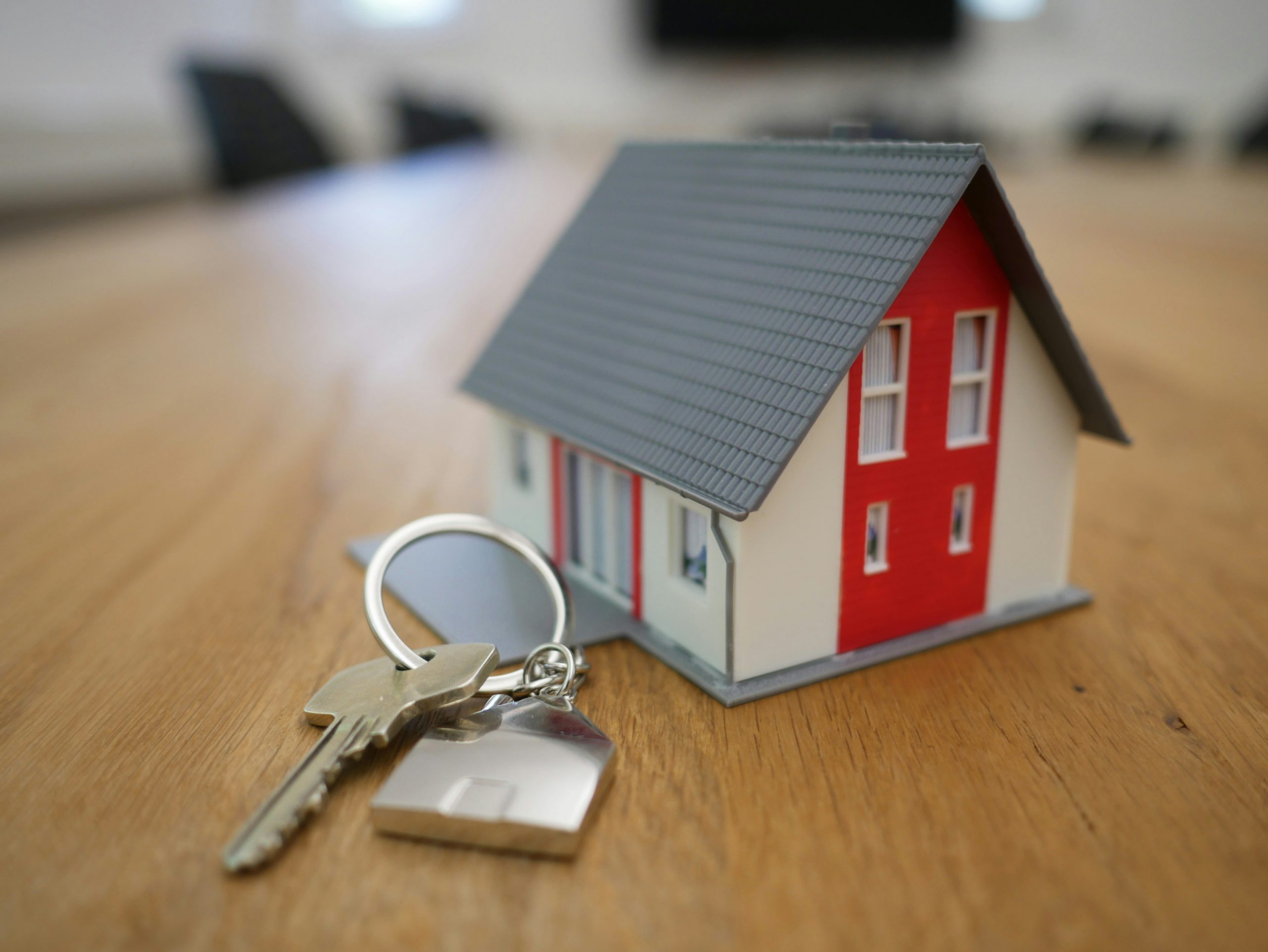 Image of house and keys depicting a foreign trust and taxes